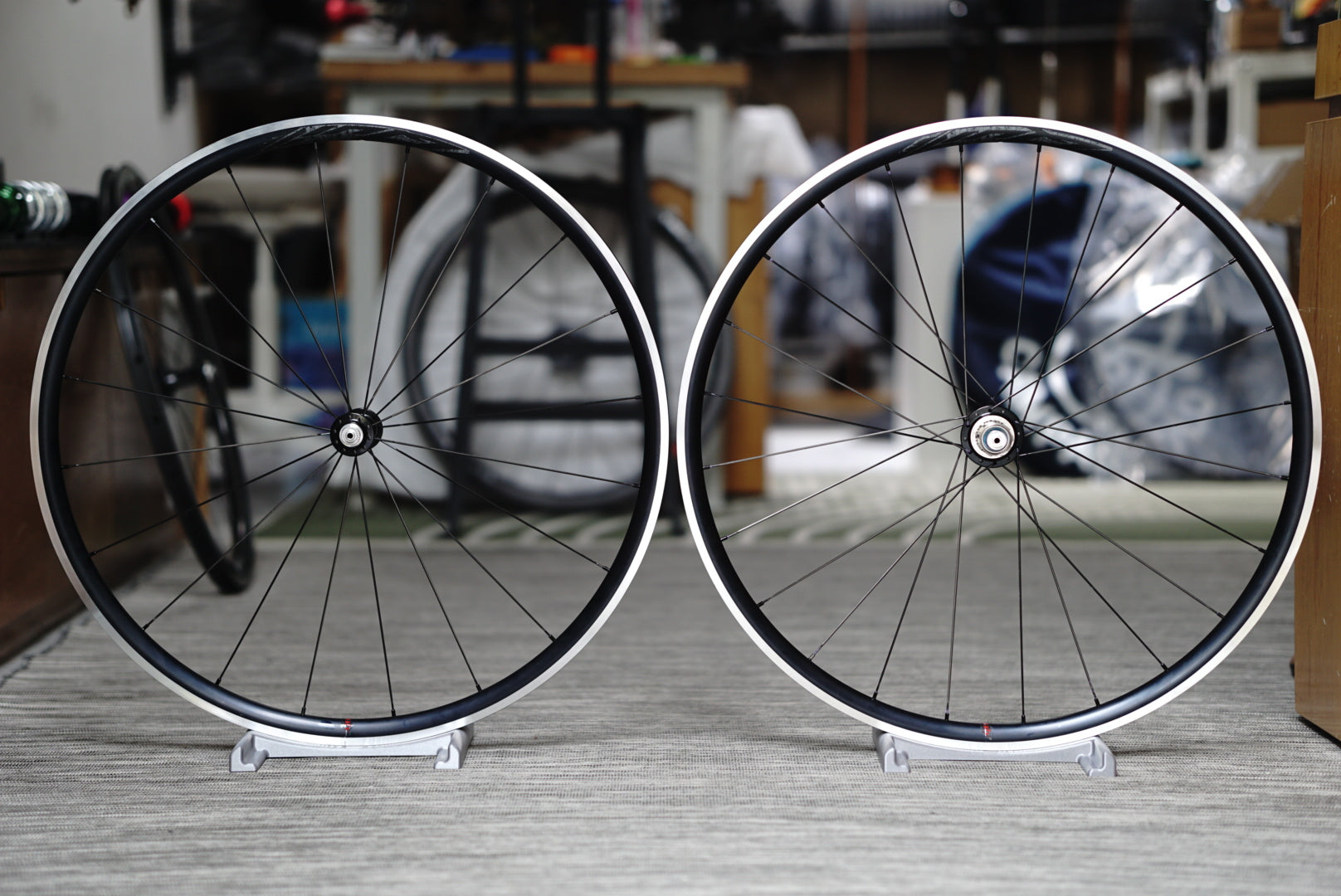 White Industries x Velo City Quil 700c