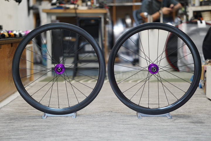 Light Bicycle Airia 45 // Chris King R45D