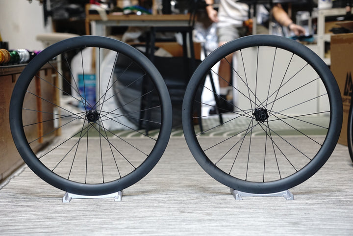 Light Bicycle AR45 // Carbon Ti X Hubs