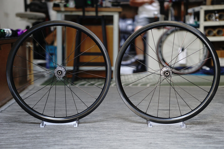 LightBicycle AR35 // Chris King R45D